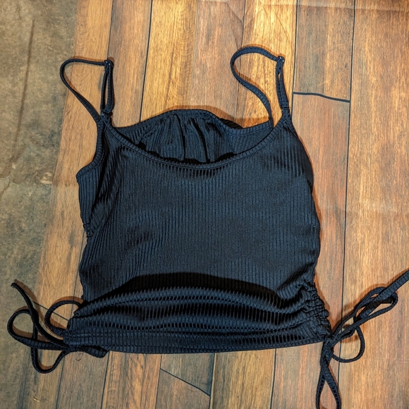 Black Ruched Drawstring Crop Top - Picture 2 of 5